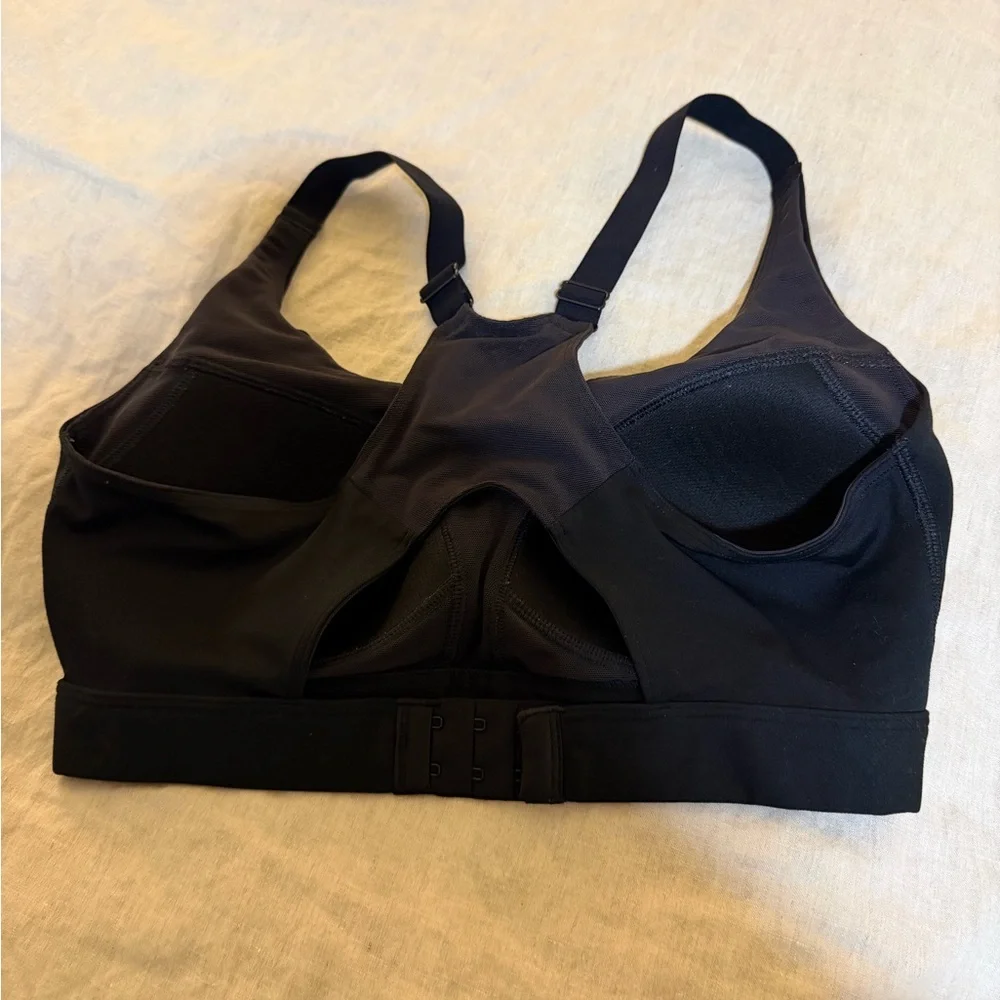 Gymshark Black Padded Sports Bra - Supportive Women's Activewear - Picture 2 of 4